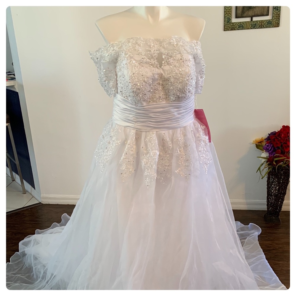 NWT-Wedding Dress Sz14 Off Shoulders short sleeves